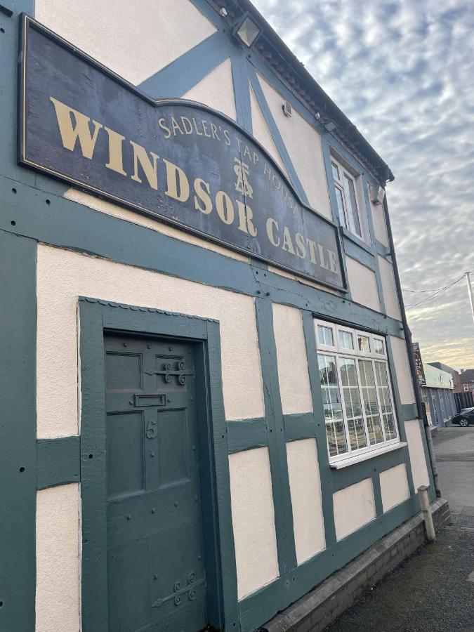 The Windsor Castle Inn Lye Екстериор снимка