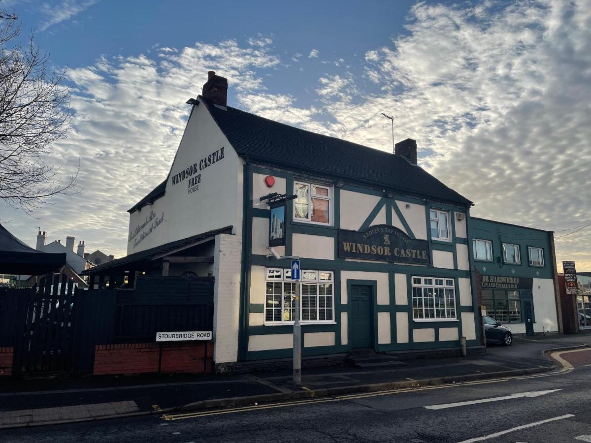 The Windsor Castle Inn Lye Екстериор снимка