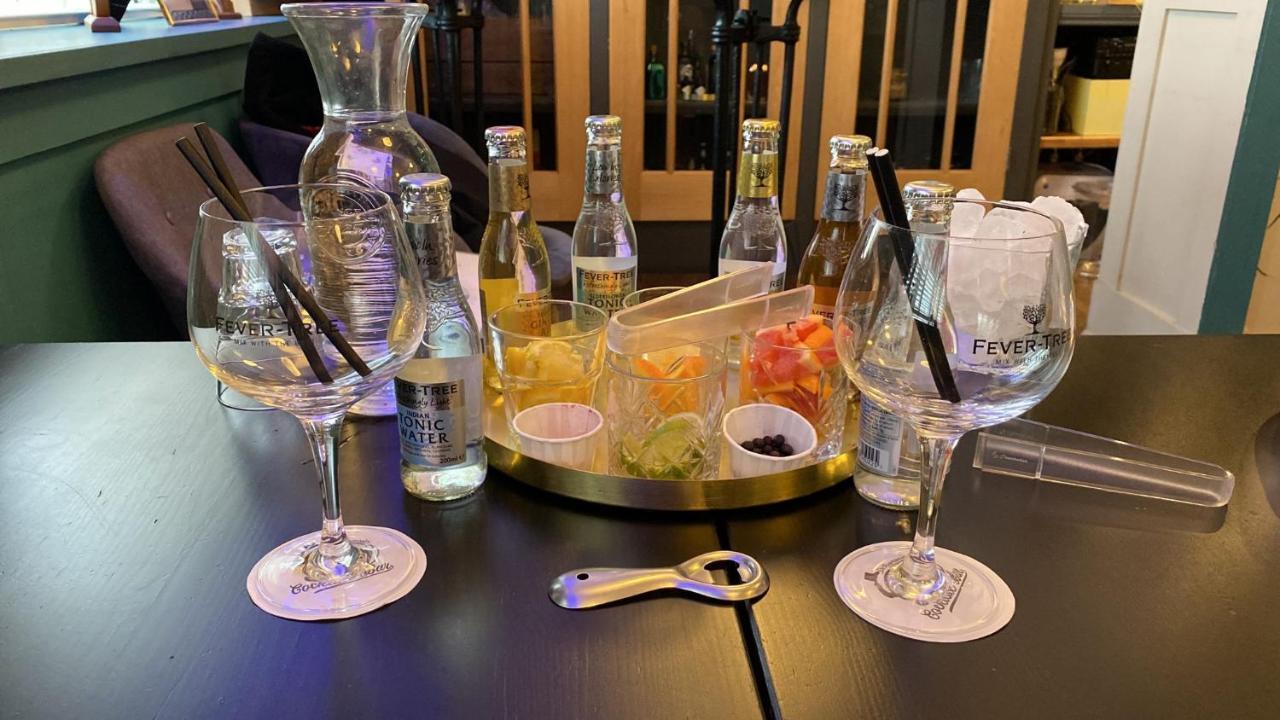 The Windsor Castle Inn Lye Екстериор снимка