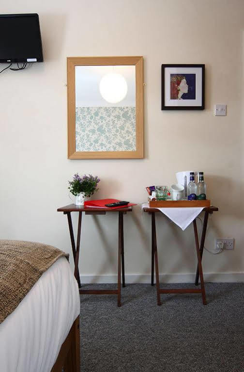 The Windsor Castle Inn Lye Екстериор снимка