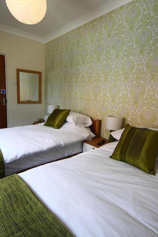 The Windsor Castle Inn Lye Екстериор снимка