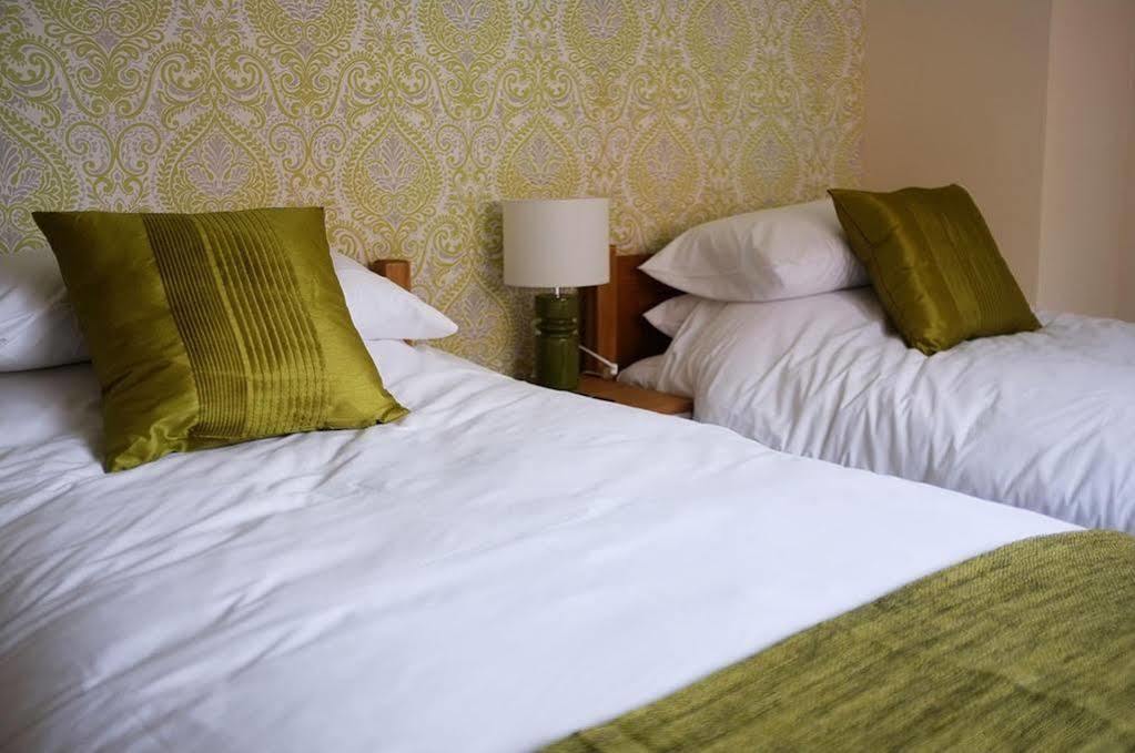 The Windsor Castle Inn Lye Екстериор снимка