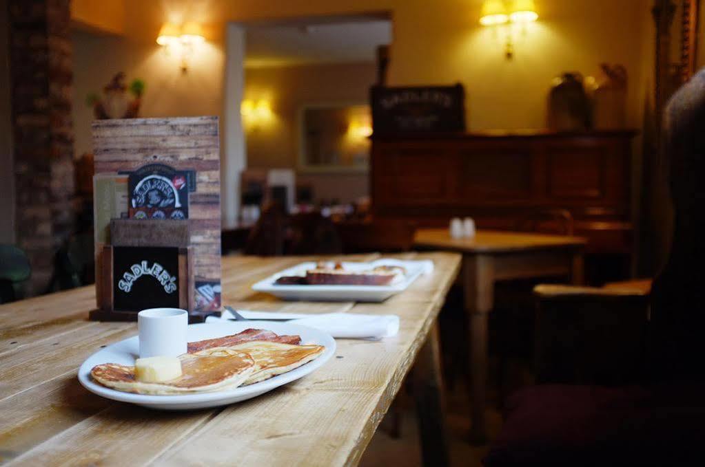 The Windsor Castle Inn Lye Екстериор снимка