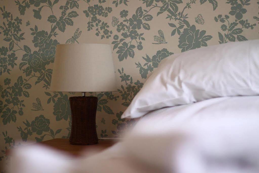 The Windsor Castle Inn Lye Екстериор снимка
